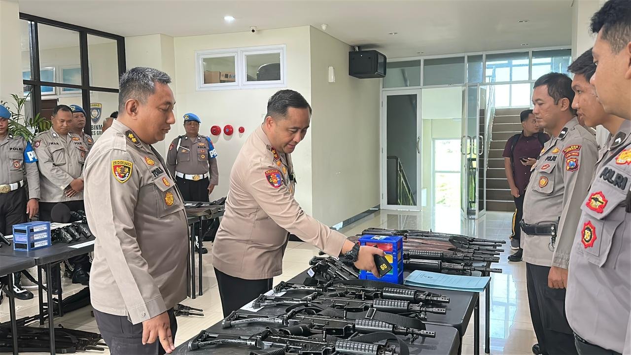 Polres Gresik Bersama Polda Jatim Periksa dan Tertibkan Senjata Api Organik Anggota
