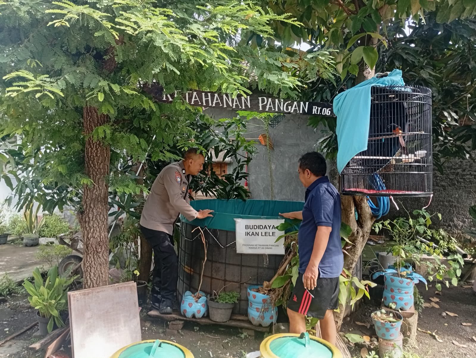 Polres Gresik Monitoring Tanaman Tomat di Desa Manyarrejo