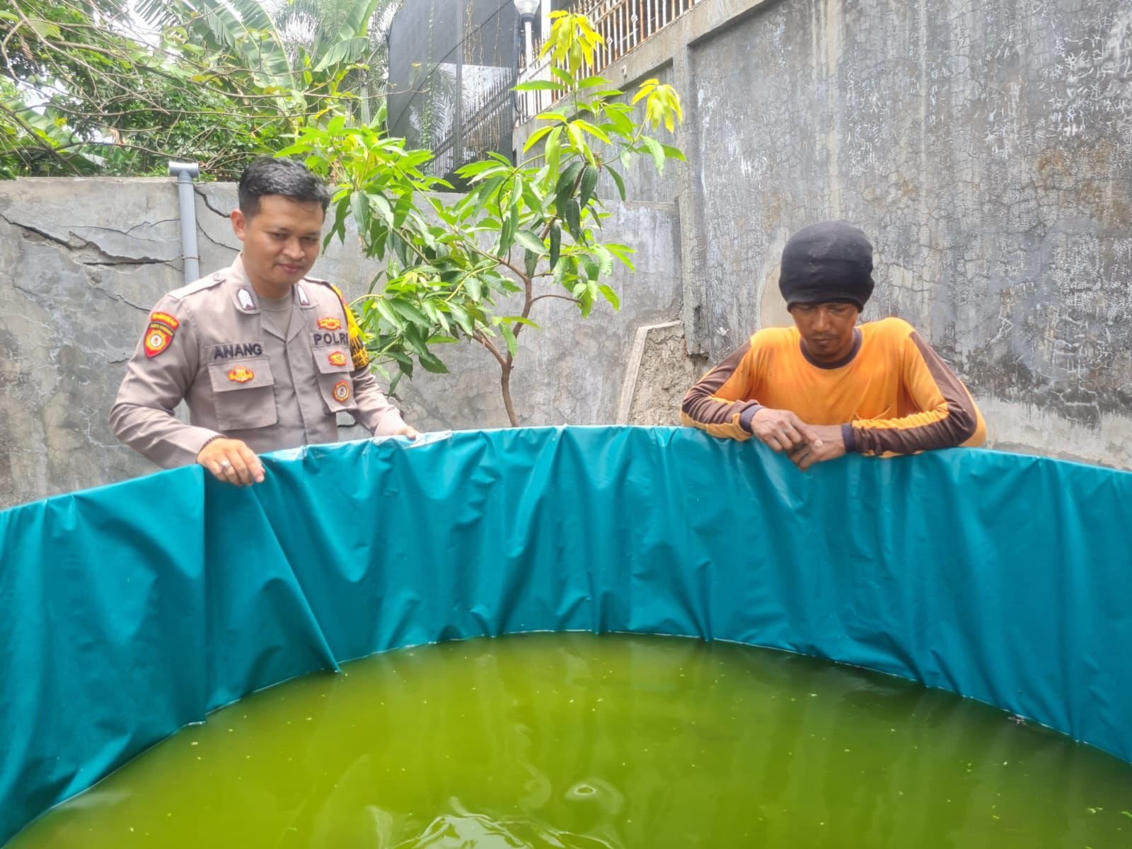 Ketahanan Pangan dari Desa, Polsek Driyorejo Pantau Budidaya Ikan Lele