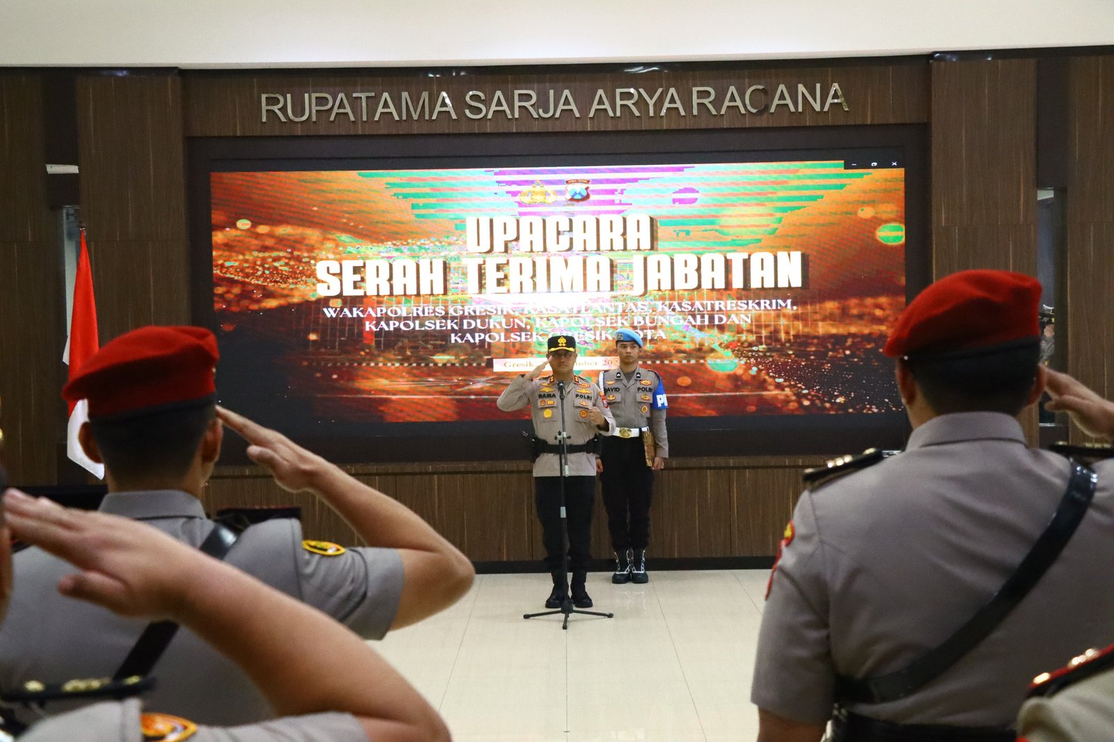 Kapolres Gresik Pimpin Sertijab PJU dan Kapolsek, 14 Personel Bergeser