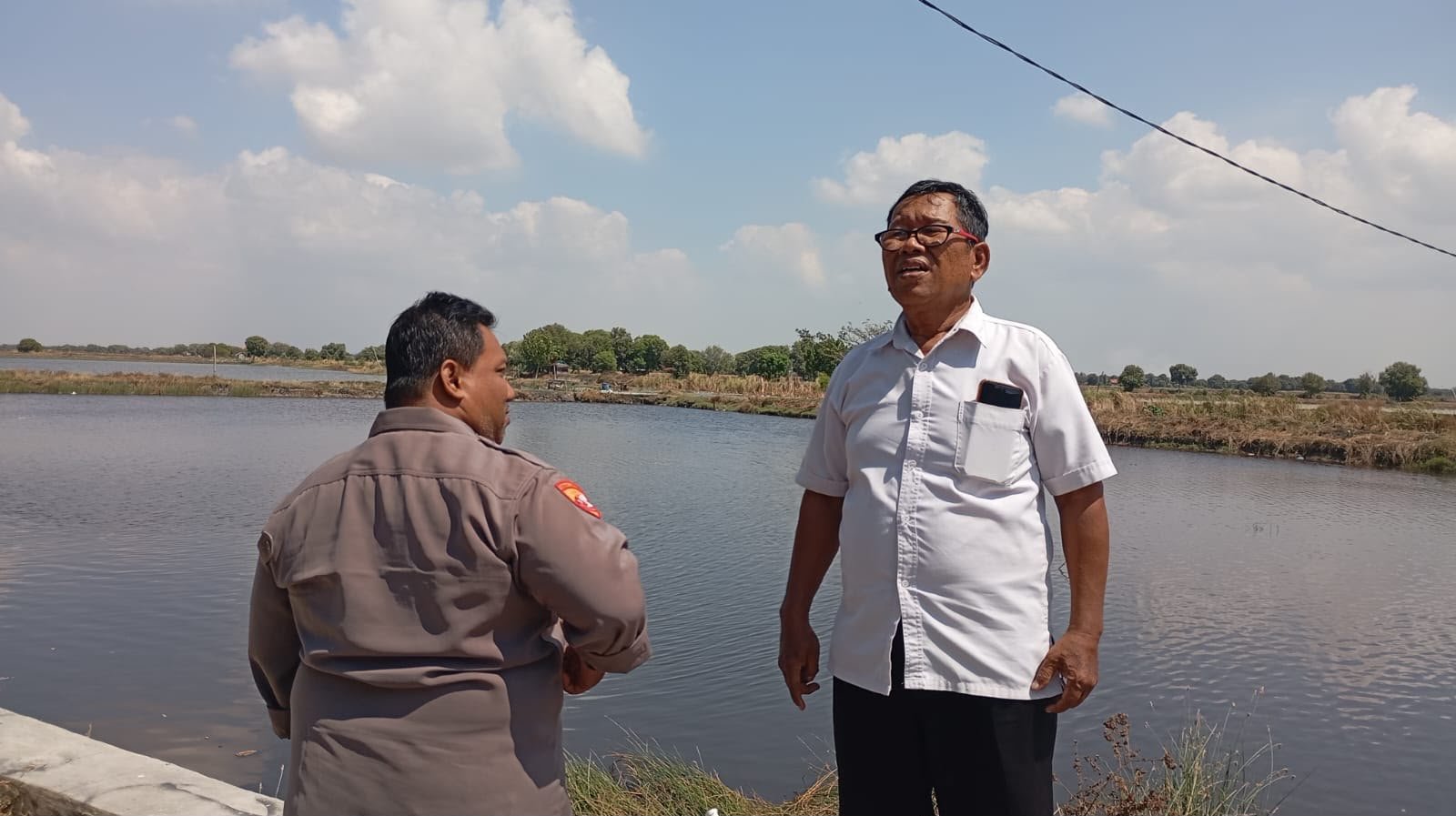 Ketahanan Pangan di Gresik, Polsek Duduksampeyan Pantau Budidaya Ikan Masyarakat