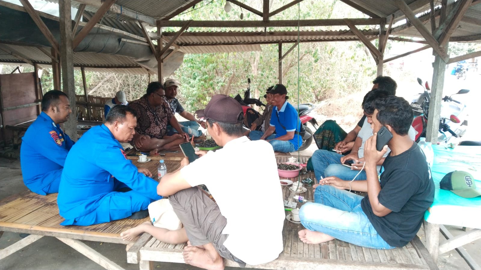 Satpolairud Polres Gresik Sambangi Nelayan Ujungpangkah, Ingatkan Pentingnya Keselamatan Saat Melaut