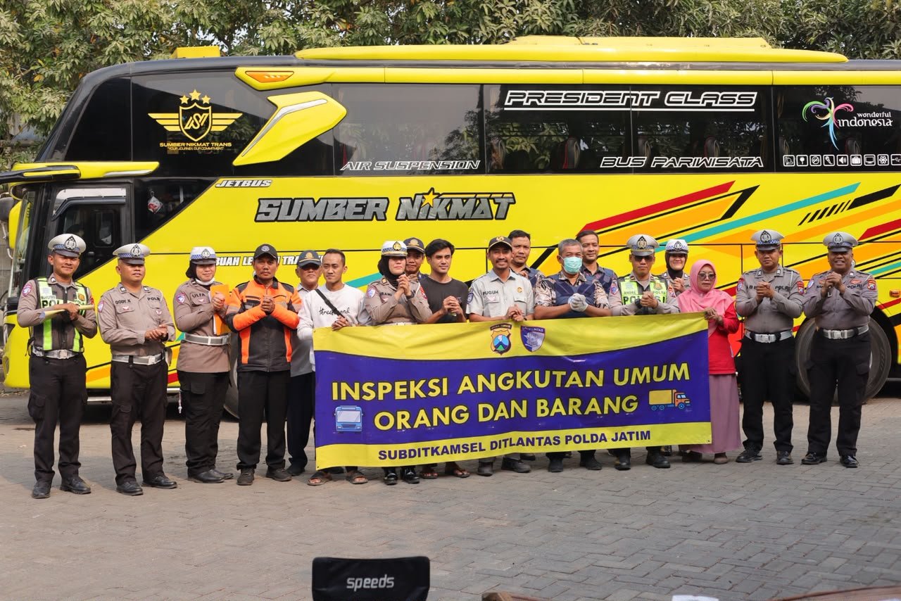 Satlantas Polres Gresik Gelar Rampcheck Bus Pariwisata, Pastikan Sopir Sehat dan Bebas Narkoba